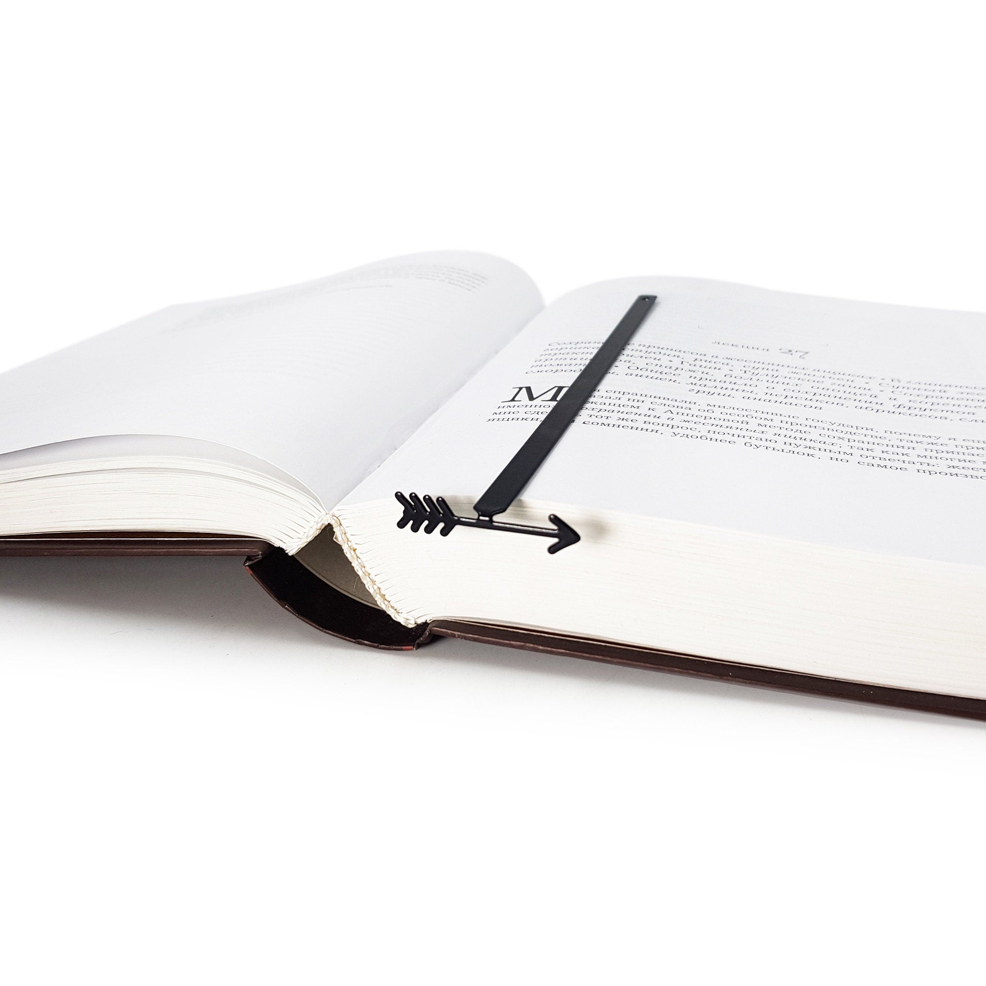 Arrow Bookmark - Sleek and Minimalist Design for Avid Readers and Book Lovers - Atelier Article