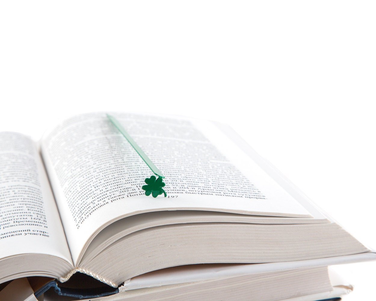 Clover Bookmark - Good Luck Bookish Gift for Irish Avid Readers, Perfect Irish Reading Book Club Party Favor -Atelier Article