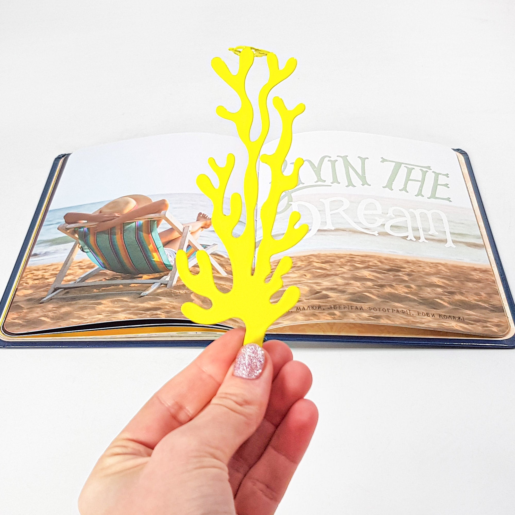 Bookmark "Corals". - Atelier Article