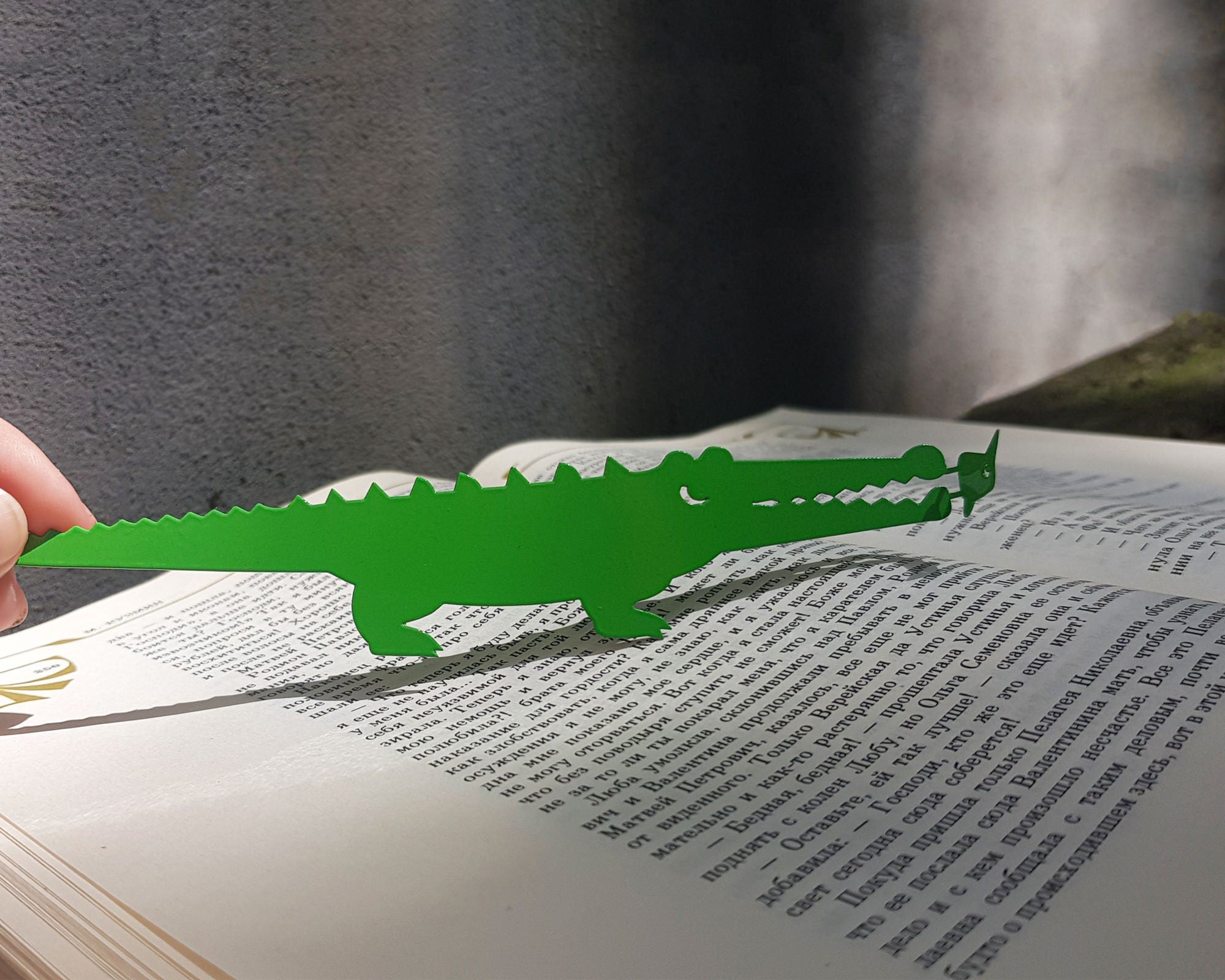 Bookmark "Crocodile and the Nile Bird". - Atelier Article