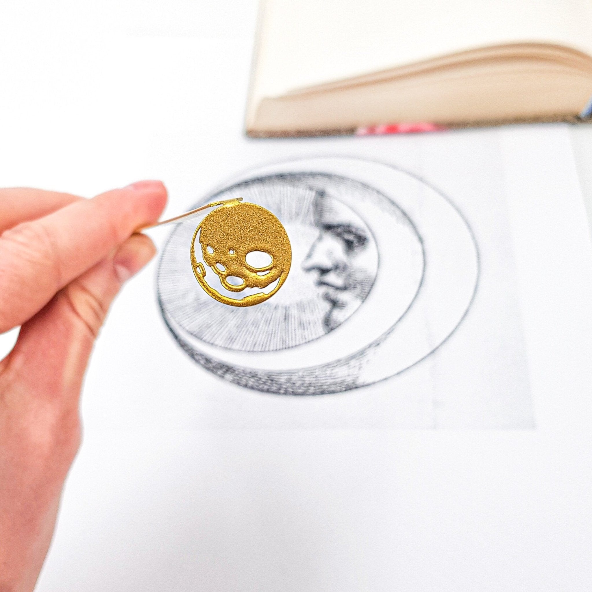 Bookmark "Golden Moon". - Atelier Article