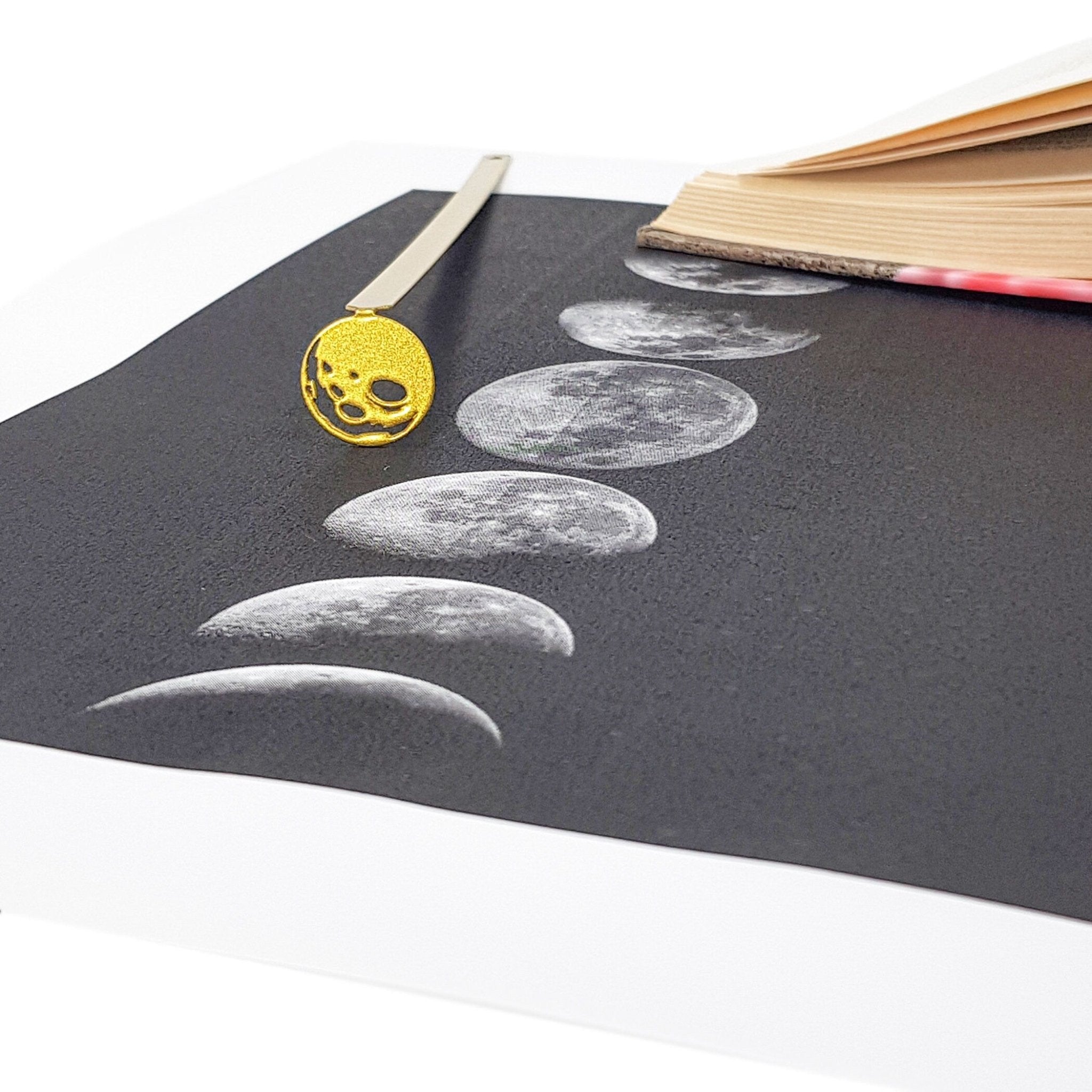 Bookmark "Golden Moon". - Atelier Article