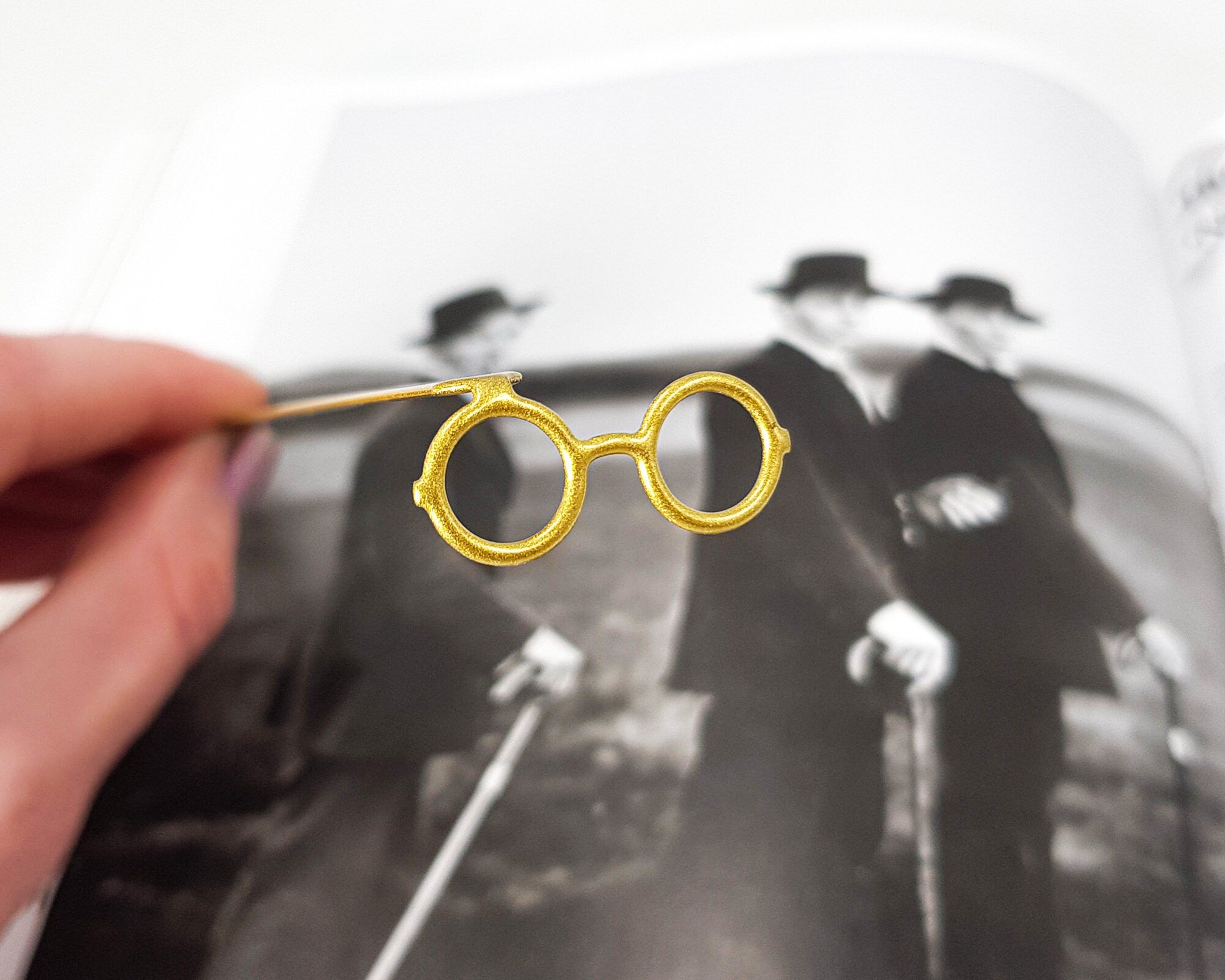 Bookmark "Golden Round Glasses". - Atelier Article