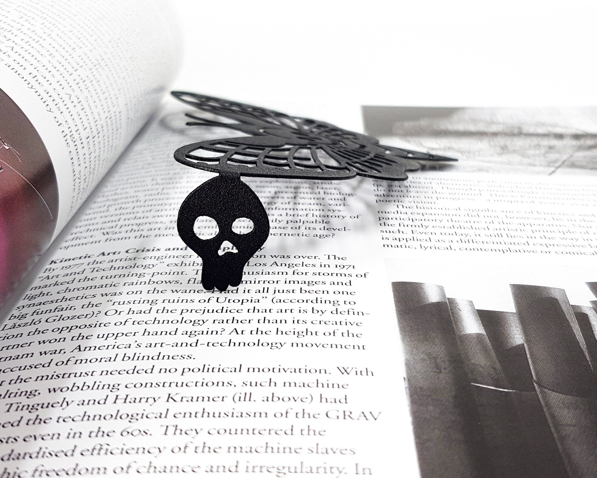 Bookmark "Moth of Death". - Atelier Article