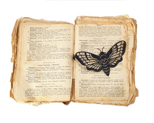 Bookmark "Moth of Death". - Atelier Article