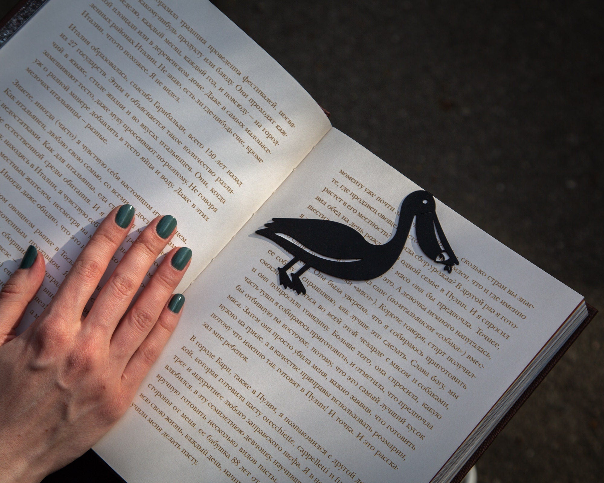 Pelican Bookmark - Graceful and Unique Design for Avid Readers and Nature Enthusiasts - Atelier Article