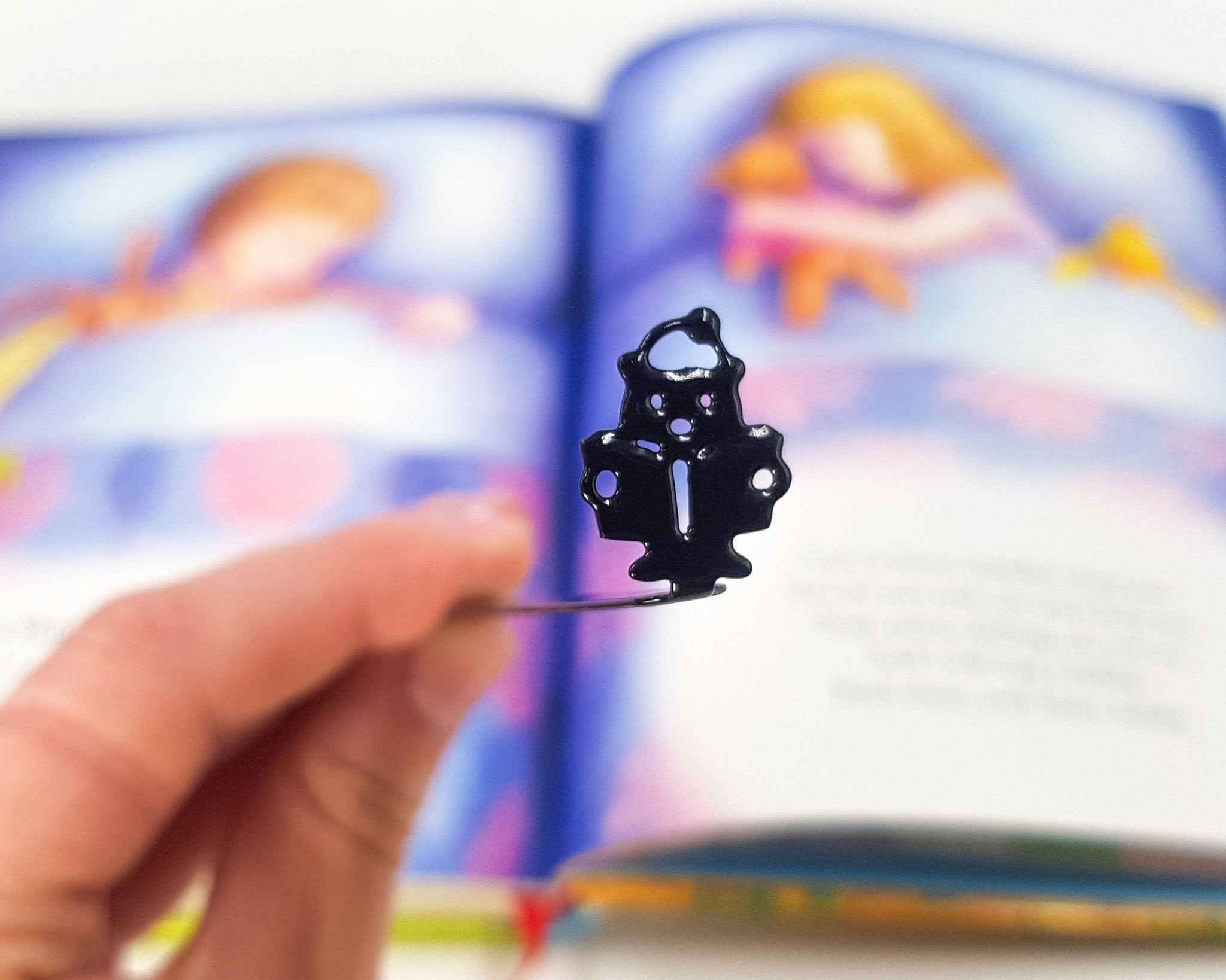 Bookmark "Reading Teddy Bear". - Atelier Article