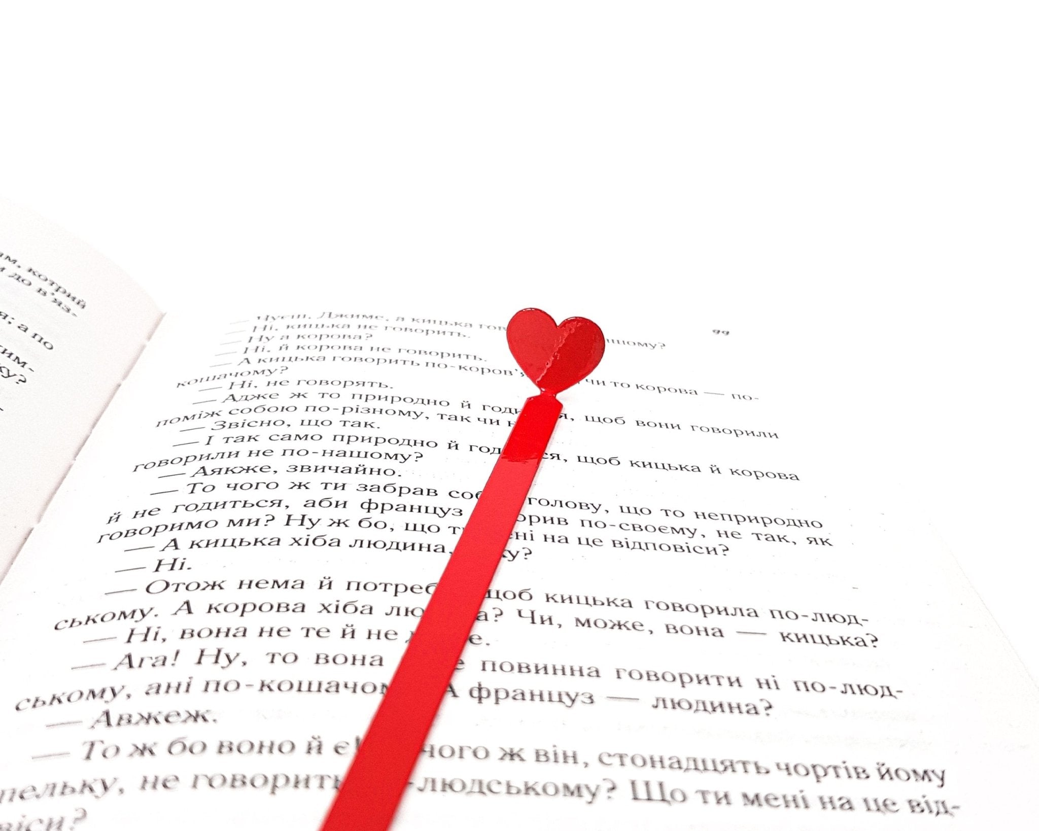 Red Heart Bookmark - Romantic and Elegant Design for Avid Readers and Love Enthusiasts - Atelier Article