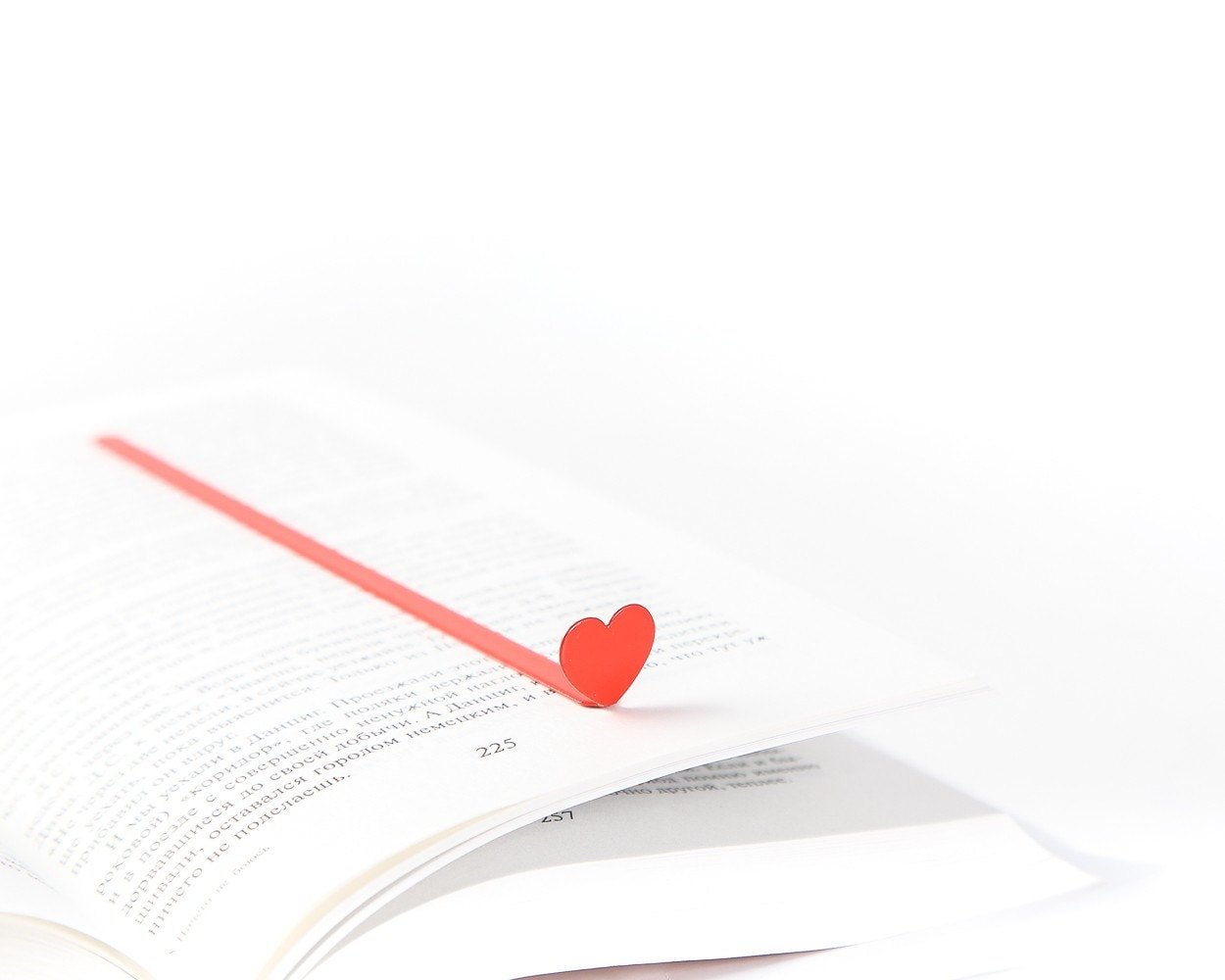 Bookmark "Red Heart". - Atelier Article