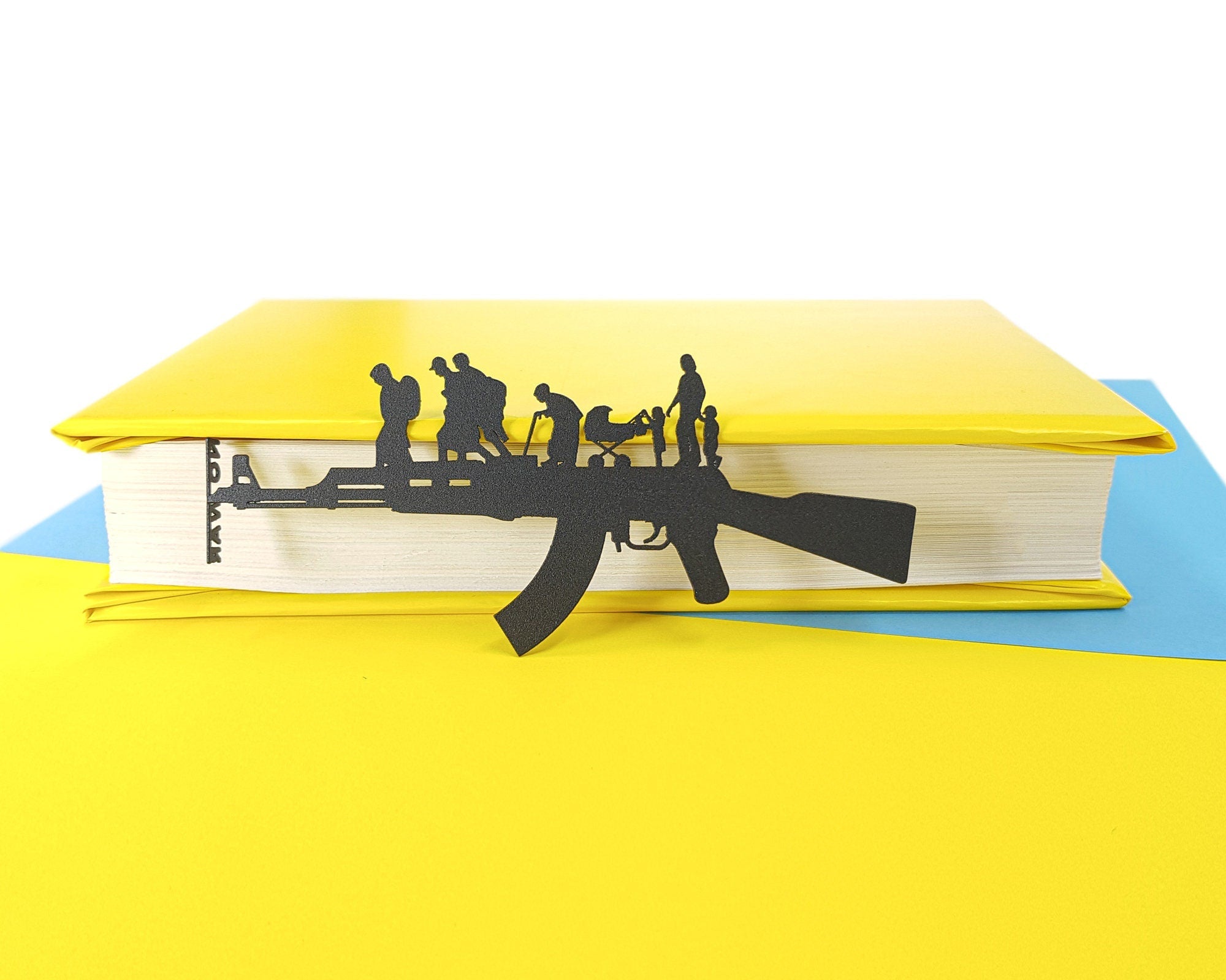 Bookmark "Refugees, No War in Ukraine" - Atelier Article