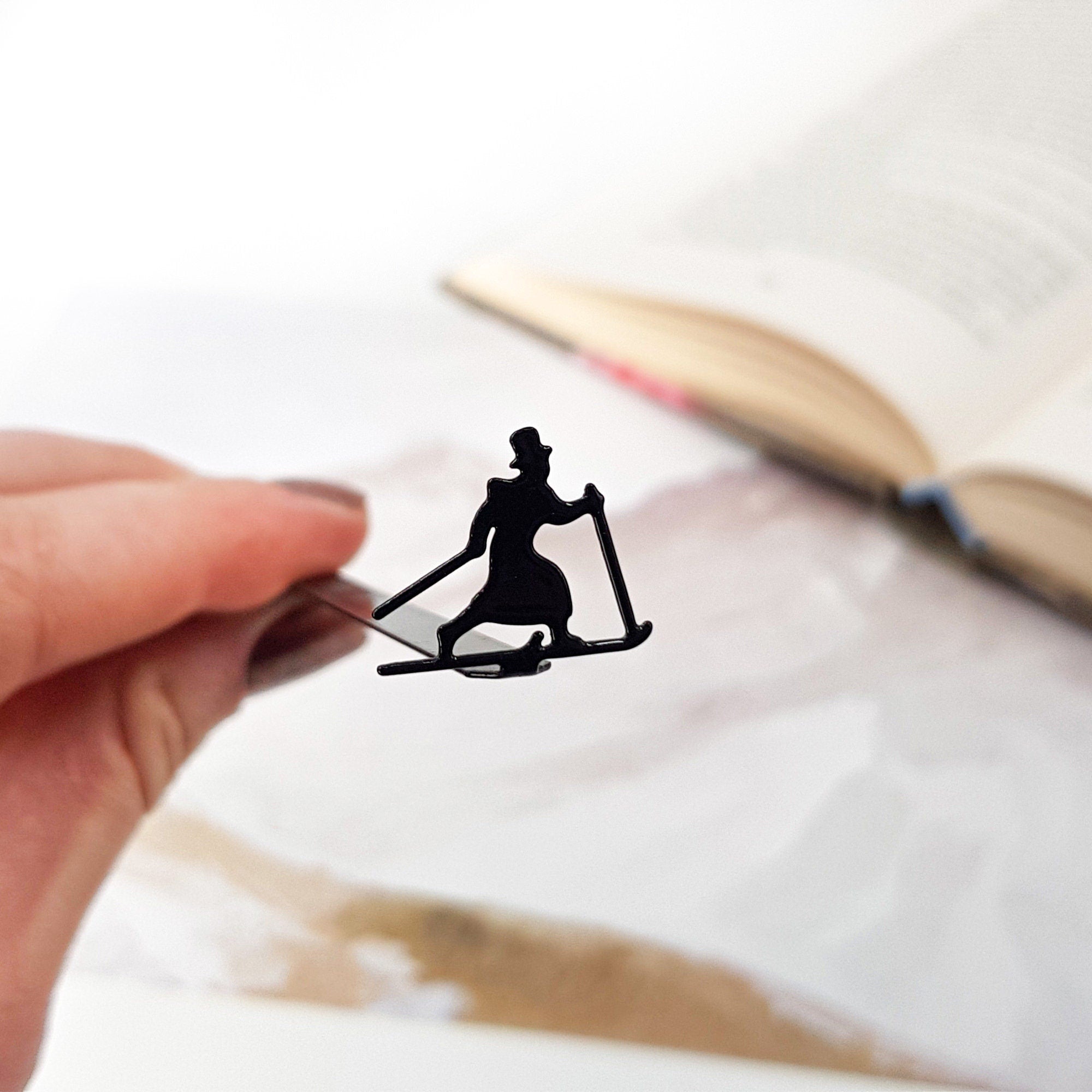 Bookmark "Skier in High Hat". - Atelier Article