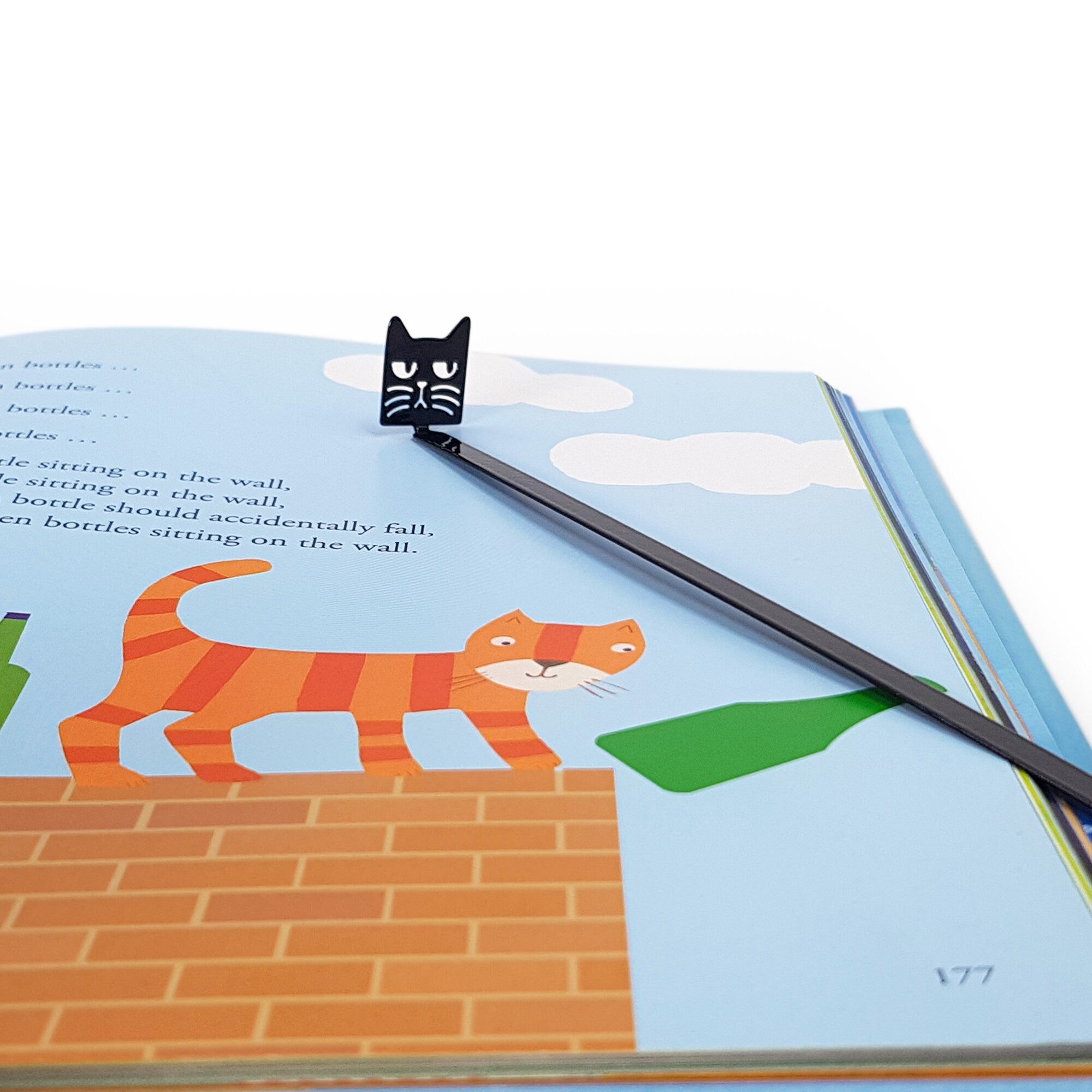 Bookmark "Suspicious Cat". - Atelier Article