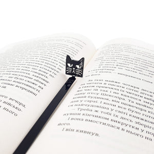 Bookmark Suspicious Cat, Small Personalized Bookish Gift for Cat Loving Bookworms, Book club Party Favors - Atelier Article