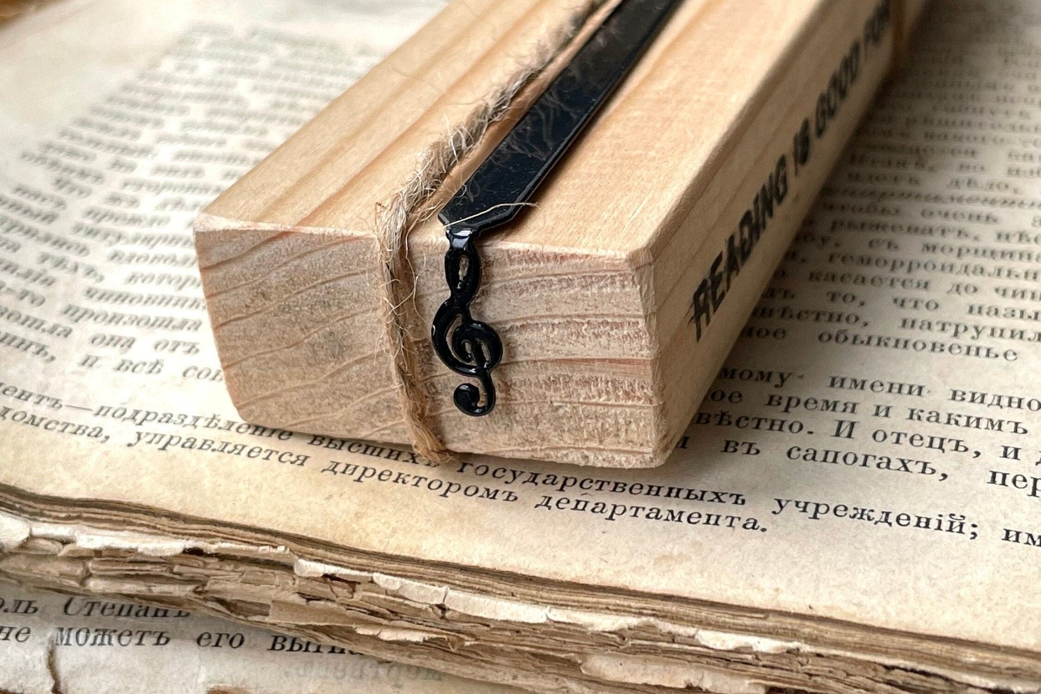 Bookmark "Treble Clef". - Atelier Article