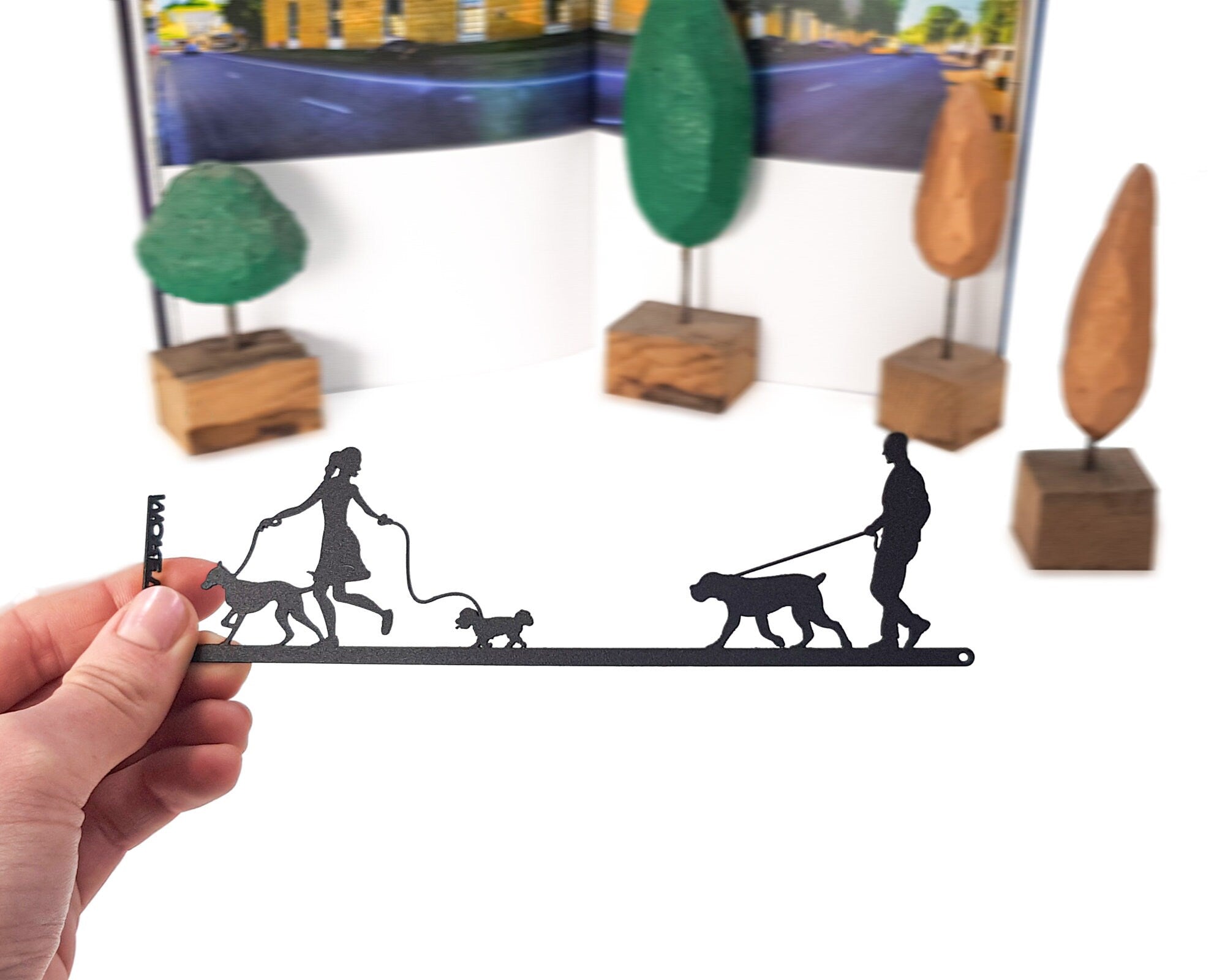 Bookmark "Walking the Dog". - Atelier Article