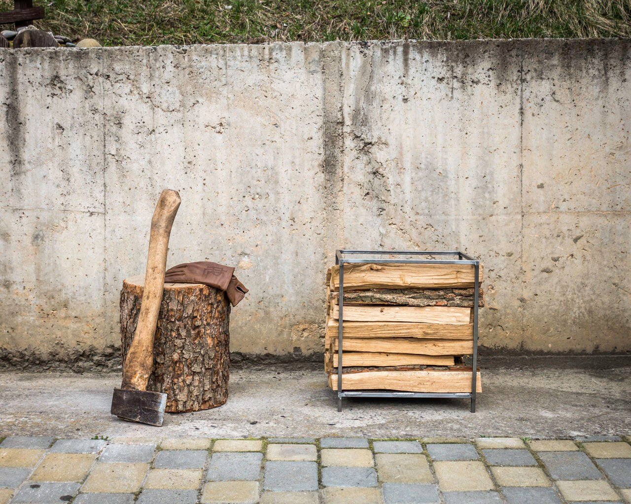 Compact Hand Welded Log Holder "Square One". - Atelier Article