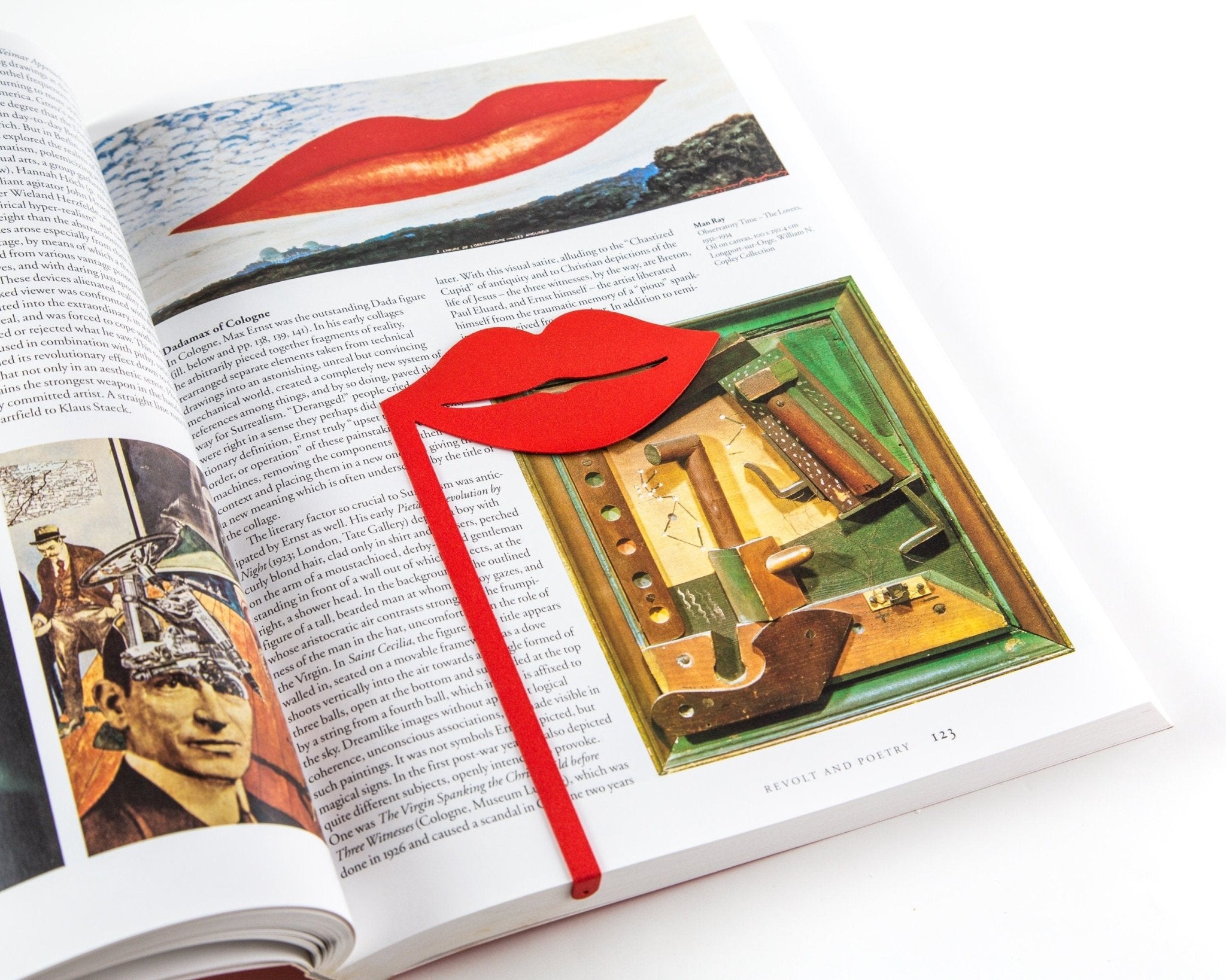 Red Lips Romantic Bookmark - A Bold and Passionate Gift for Avid Readers and Romance Lovers - Atelier Article