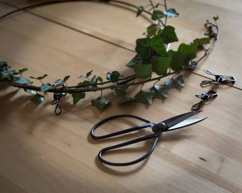 Minimalistic wire ring // scandinavian christmas wreath by Atelier Article, Black