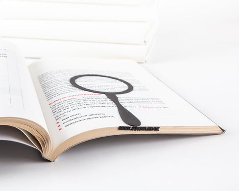 Amazing Bookmark Magnifying glass as bookmark