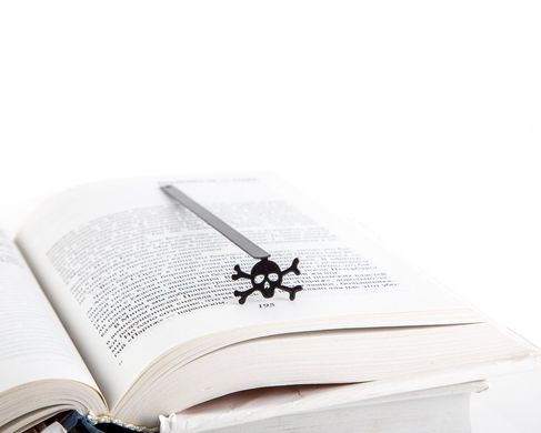 Metal Bookmark Skull with crossbones - Jolly Roger by Atelier Article, Black