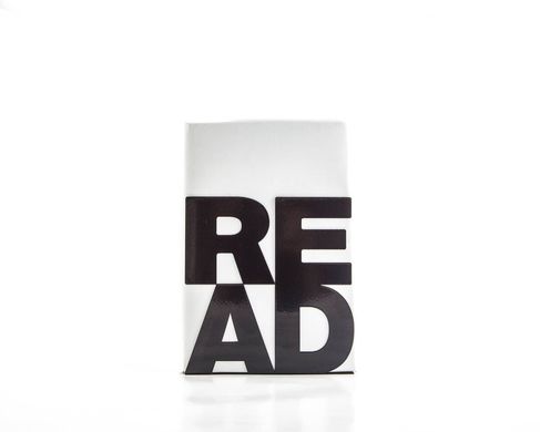 Metal bookends "READ". Modern and functional shelf decor by Atelier Article, Black