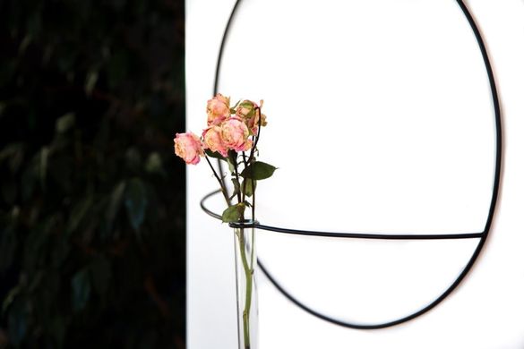 Metal Wall vase scounce // Minimalistic wire based design // by Atelier Article, Black