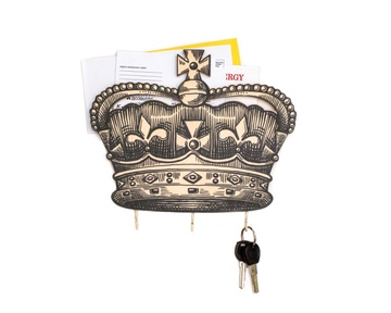 Wall Key Organiser // Crown at your service // by Atelier Article, Assorted