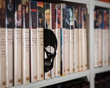 Book Divider or Stand Up Bookmark / Skull / by Atelier Article, Black